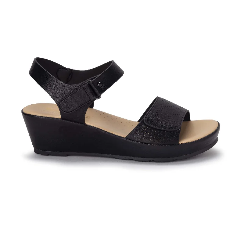 Women's Leather - Strapped Sandals with a Braided Detail in Brown for a Rustic AppealBATA Comfit Women Sandals 701X013