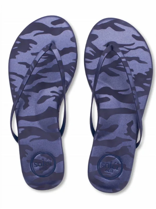 Shock - Absorbing Women's Sandals with a Soft Insole in Black for Active LifestylesWomen's Vegan Slip-On Sandal In Camo Blue